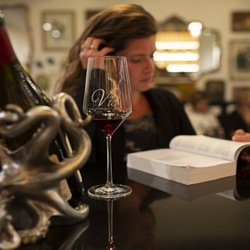 Vin 13 Wine Bar