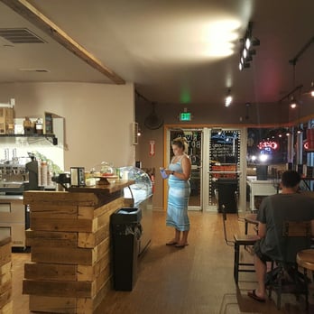 Riverbottom Coffee & Ice Cream - Ice Cream & Frozen Yogurt Near Me - Algonquin, Illinois
