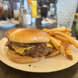 Kitchen 218 - Cheese burger