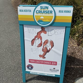 Bar Harbor Lobster Bakes - Twin lobster - Seafood Near Me - Bar Harbor, Maine