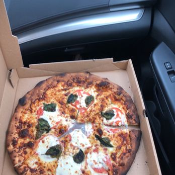 Local Pie - Bluffton - Terrible hosts, they were unwelcoming. Pizza was cold asked for it to be reheated and they gave it to us burnt! Burnt basil, eww! - Pizza Near Me - Bluffton, South Carolina