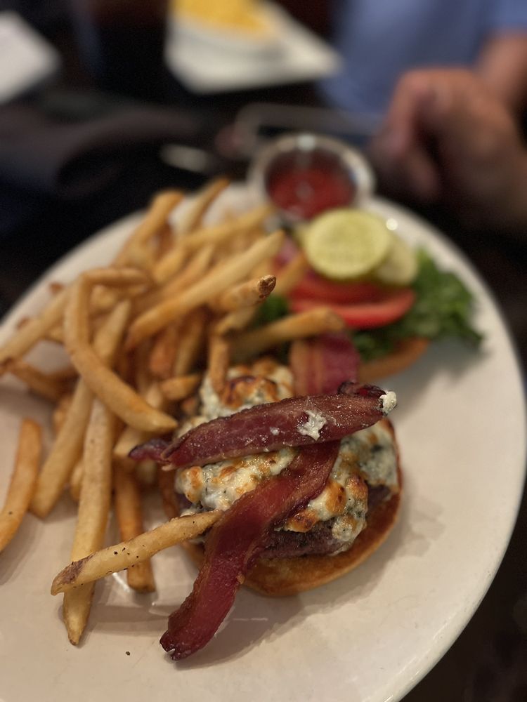 Nona Blue Modern Tavern