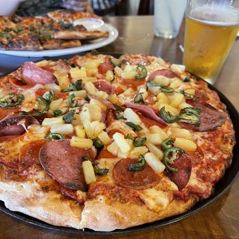 Lamppost Pizza - Pizza Near Me - Vista, California