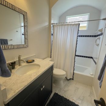 Duncan's Creative Kitchens - Guest bath - General Contractors Near Me - Bradenton, Florida Duncan's Creative Kitchens - Guest bath - General Contractors Near Me - Bradenton, Florida