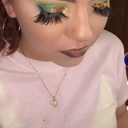QueLuscious - Full glam with glitter