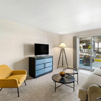 Park 212 Apartment Homes - Living Area - Apartments Near Me - Edmonds, Washington Park 212 Apartment Homes - Living Area - Apartments Near Me - Edmonds, Washington