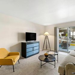 Park 212 Apartment Homes - Living Area