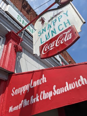 Snappy Lunch by null