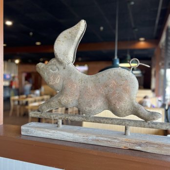Deez Butts - a sculpture of a rabbit running - Barbeque Near Me - Elizabethtown, Kentucky