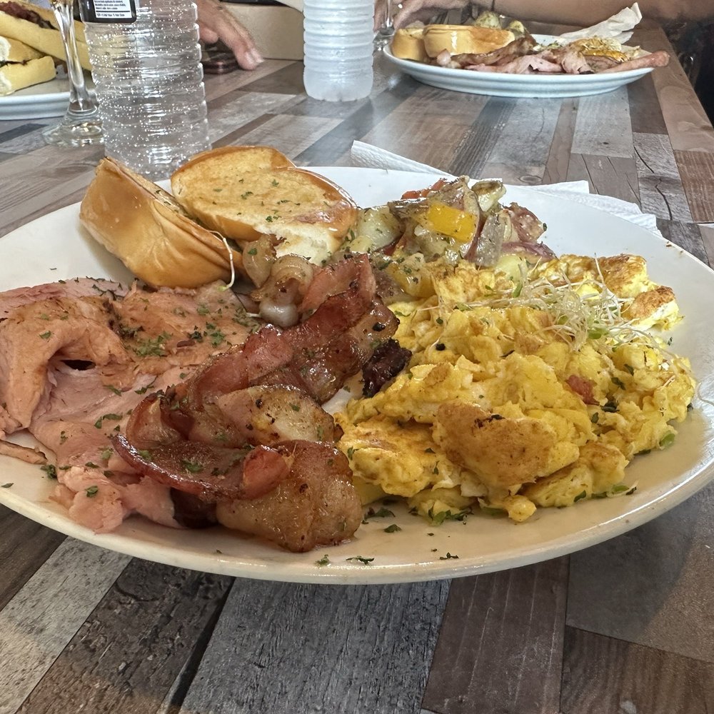 Al Pan Pan Bread & Bistro - Breakfast platter - Breakfast & Brunch Near Me - Dorado, Puerto Rico