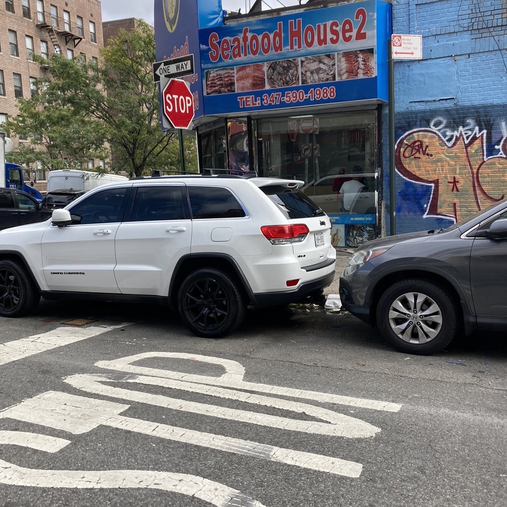 a white jeep parked in front of a restaurant a white jeep parked in front of a restaurant