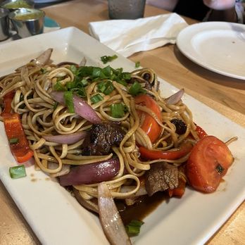 Rosty - Tallarin Saltado De Carne - Peruvian Near Me - Los Angeles, California Rosty - Tallarin Saltado De Carne - Peruvian Near Me - Los Angeles, California