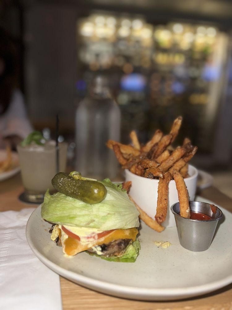 MOXIES 842 Photos & 461 Reviews 900 S Miami Ave, Miami, Florida