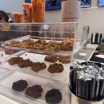 L'moon Creamery - Pasadena - Ice Cream & Frozen Yogurt Near Me - Pasadena, California