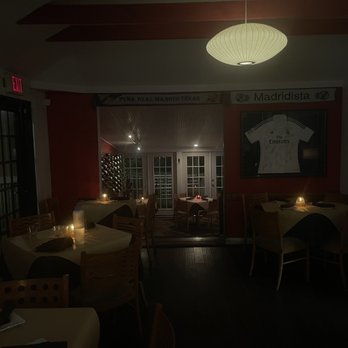 Si Tapas - Inside - Spanish Near Me - Dallas, Texas