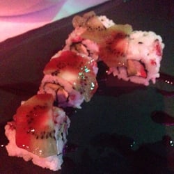 Chambao - Chambao special, maki med bla kiwi och en jordgubbssås - sjukt gott. En portion är 6 bitar.