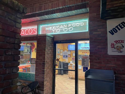 Los Tacos by null