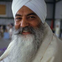 Sacha Sauda Gurmat Parchar Society - Cover your head before you walk in the door. This is not just any common commercial store.