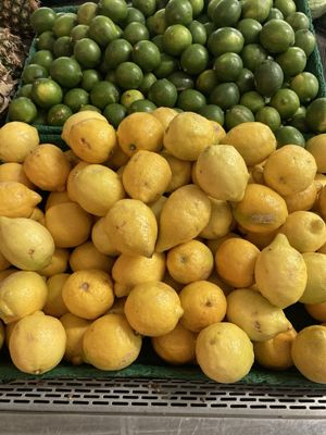 Georgia's Farmer's Market by null