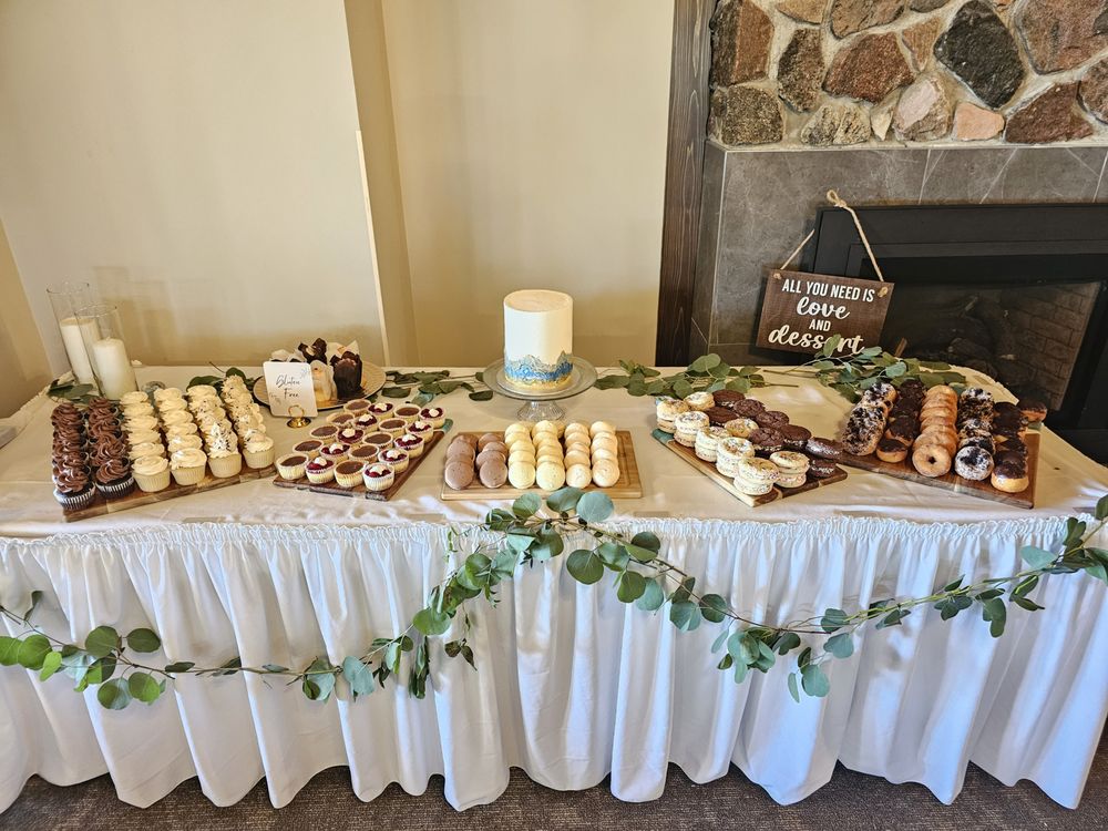 Sweet & Plump Confections Logo