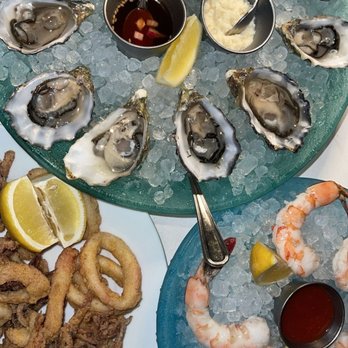 Moonshadows - Fried calamari, shrimp and oysters - Seafood Near Me - Malibu, California