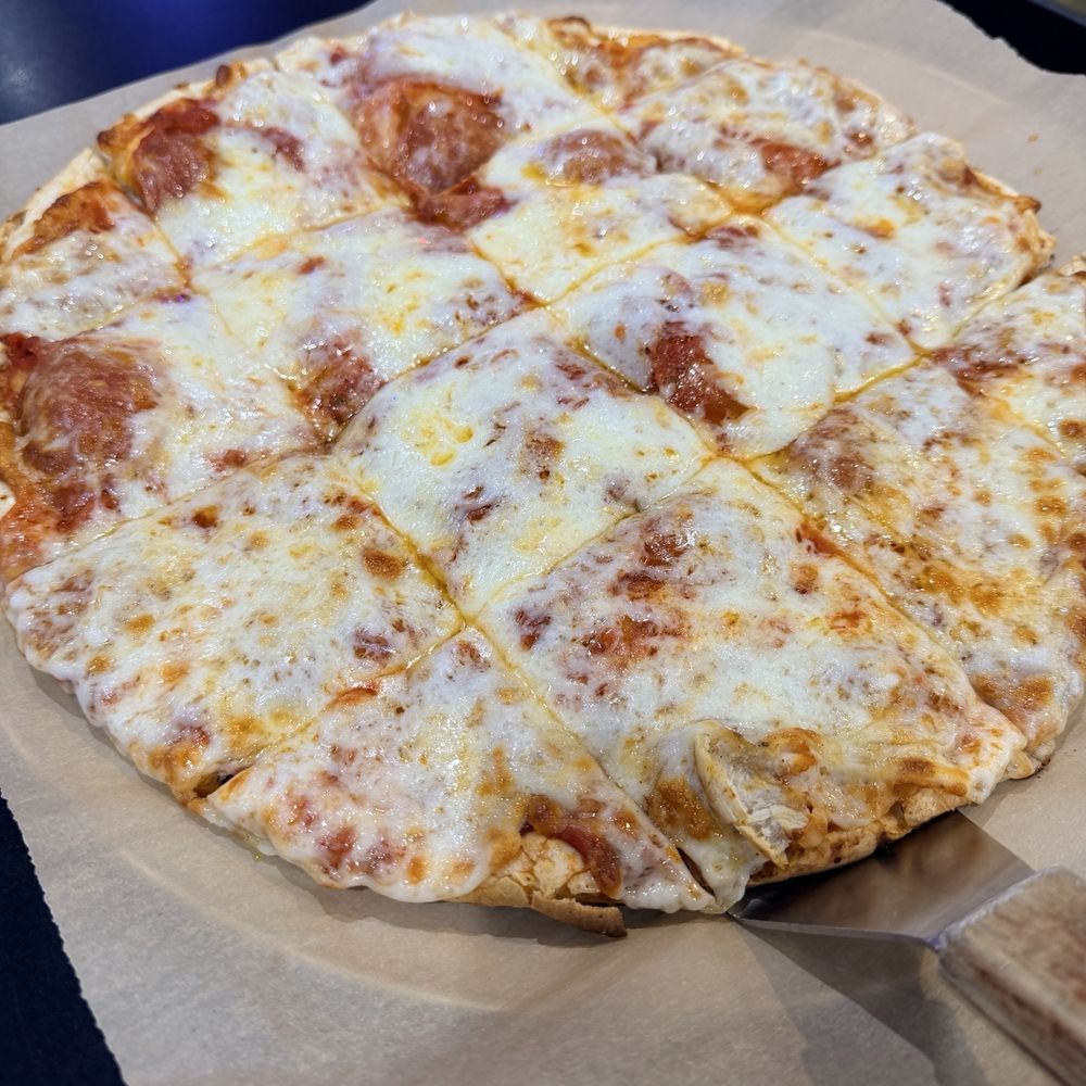 Thin Crust Pepperoni pizza Thin Crust Pepperoni pizza