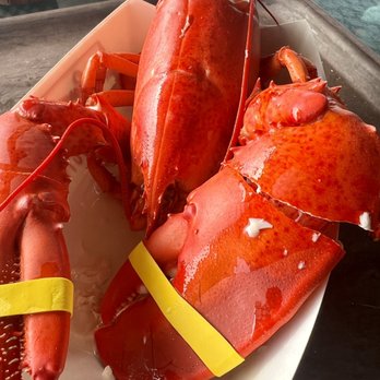 Barnacle Billy's - The 2 pounda - Seafood Near Me - Ogunquit, Maine