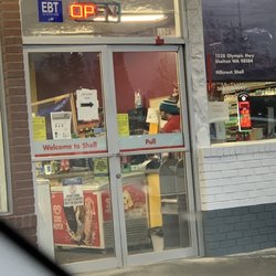Shelton Shell - This is the employee who told me he won't wear a mask