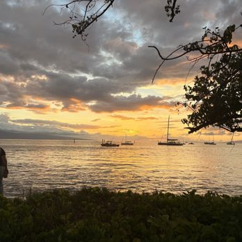 Aloha Mixed Plate - Sunset - Hawaiian Near Me - Lahaina, Hawaii