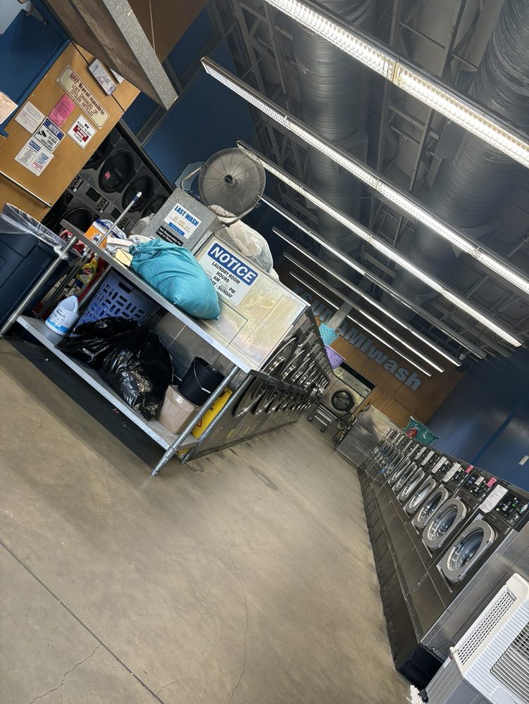 TSUNAMI WASH Updated September 2024 18 Photos & 72 Reviews 425 S