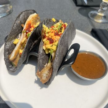 The Misfit Restaurant + Bar - Crispy blue corn sand tab tacos - Bars Near Me - Santa Monica, California The Misfit Restaurant + Bar - Crispy blue corn sand tab tacos - Bars Near Me - Santa Monica, California