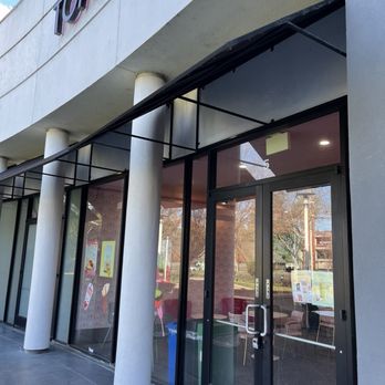 TOMO Tea House - Outside - Bubble Tea Near Me - Davis, California