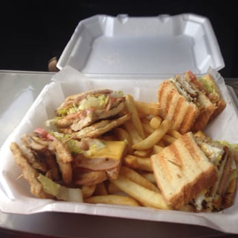 Taste on Wheels Bistro - Terrific cutting it into 4 portions! They used toothpicks to keep it all together, a nice touch. - Food Trucks Near Me - Orlando, Florida Taste on Wheels Bistro - Terrific cutting it into 4 portions! They used toothpicks to keep it all together, a nice touch. - Food Trucks Near Me - Orlando, Florida