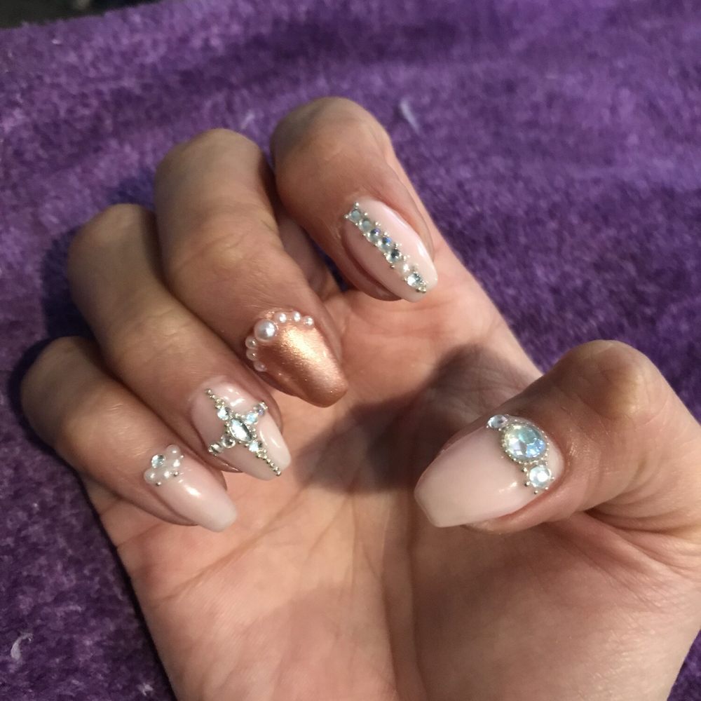 Yuni Nails - Nail Salons Near Me - Babylon, New York