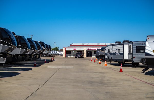 BLUE COMPASS RV - FORT WORTH - Updated November 2025 - 21 Photos & 31 ...