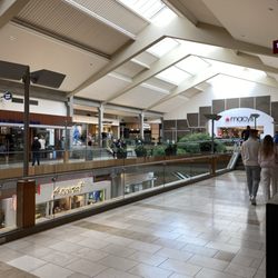 Bellevue Square - Hanging out