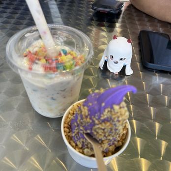 Niu Soft Serve - Sweet cream with fruity pebbles shake and Ube with mac nuts - Desserts Near Me - Honolulu, Hawaii Niu Soft Serve - Sweet cream with fruity pebbles shake and Ube with mac nuts - Desserts Near Me - Honolulu, Hawaii