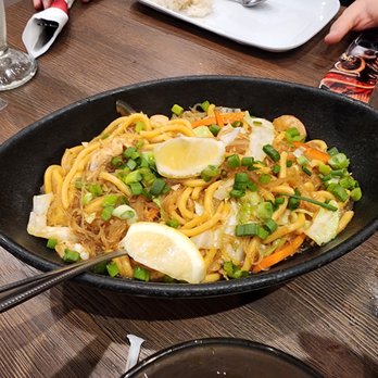 Max's Restaurant - Glendale - Filipino Near Me - Glendale, California