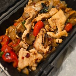 Amina Thai - Drunken noodle with chicken