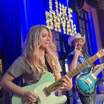 Luke's 32 Bridge - Engaging guitarist - Cocktail Bars Near Me - Nashville, Tennessee Luke's 32 Bridge - Engaging guitarist - Cocktail Bars Near Me - Nashville, Tennessee