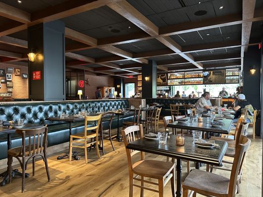 Little West Tavern by null