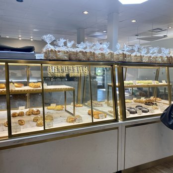 Brecotea - middle of room case - Bubble Tea Near Me - Cary, North Carolina
