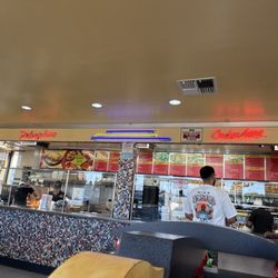 Louis Burgers - Front counter