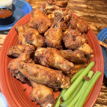 Mesquito Grille - Dry rub wings with the hot sauce on the side - Barbeque Near Me - Doylestown, Pennsylvania