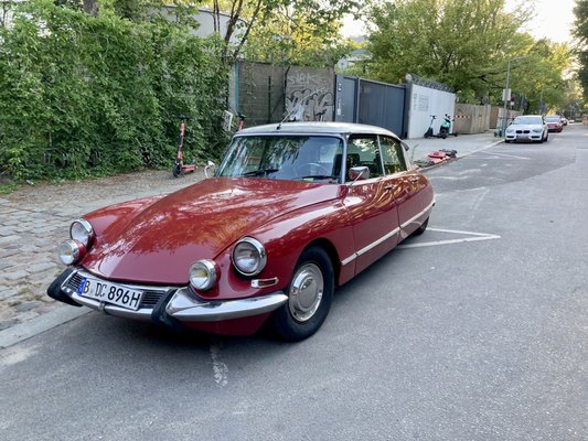 Charlottenburger Tor by null