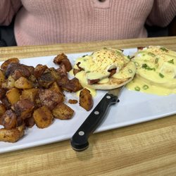 Corner Cafe - Eggs Benedict