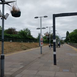 Southfields - Platform