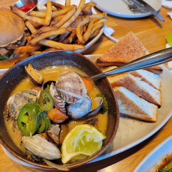 Mahi’ai Table - Clams appetizer with bread. - Cocktail Bars Near Me - Kapolei, Hawaii Mahi’ai Table - Clams appetizer with bread. - Cocktail Bars Near Me - Kapolei, Hawaii