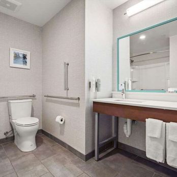 Hampton Inn Morro Bay - Guest room bath - Hotels Near Me - Morro Bay, California Hampton Inn Morro Bay - Guest room bath - Hotels Near Me - Morro Bay, California