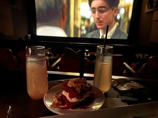 IPIC Theaters by null